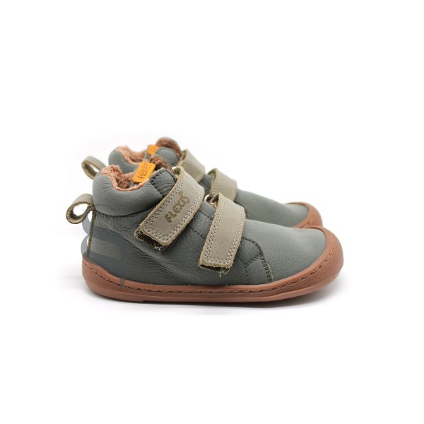 Zapato respetuoso con velcros y forrado de pelito